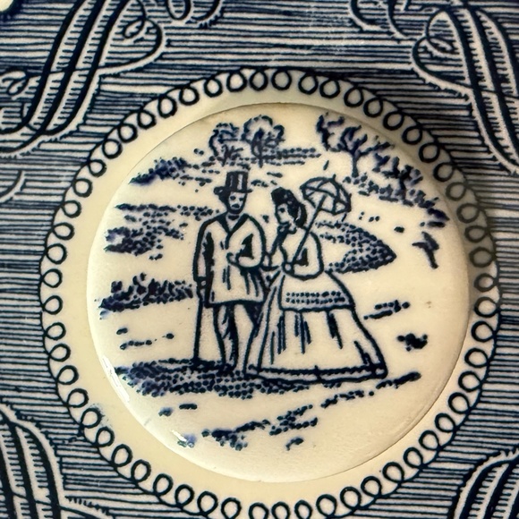 CURRIER & IVES Sugar Bowl With Lid - Picture 8 of 14